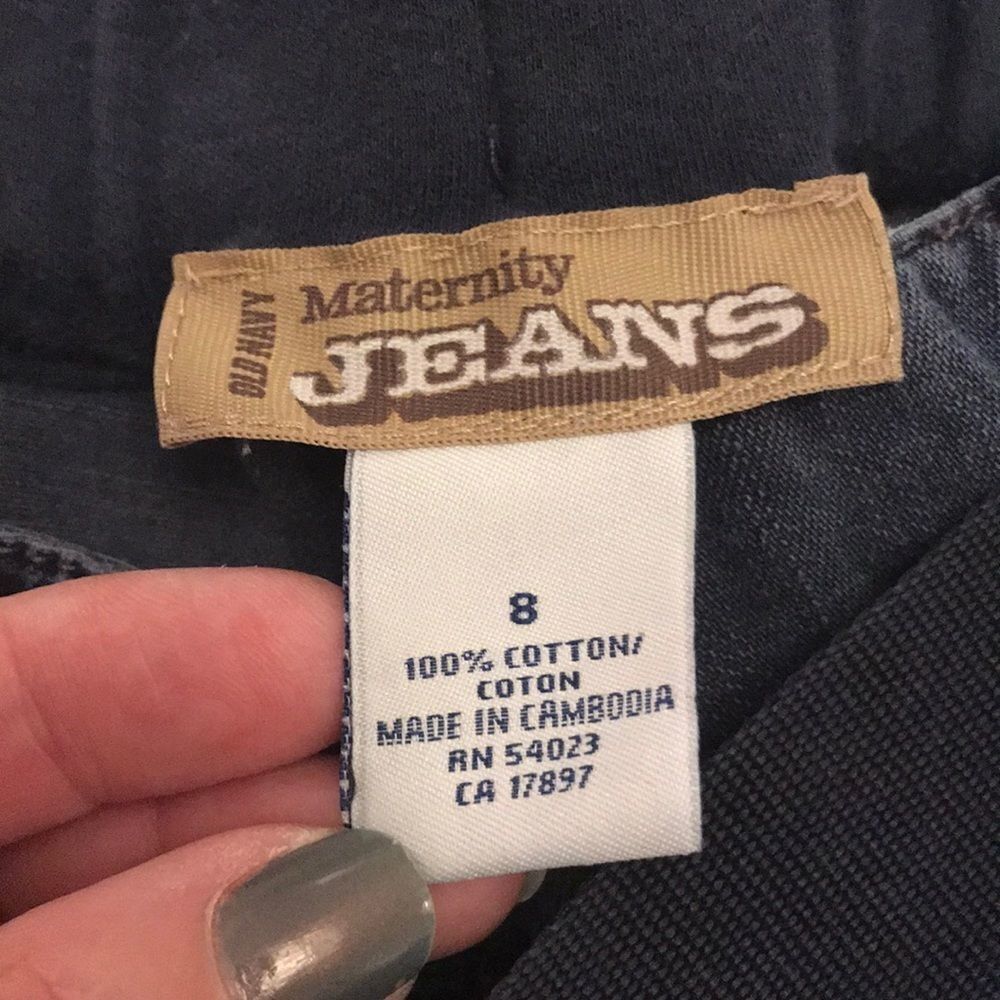 Cute maternity Old Navy capris - Picture 2 of 4